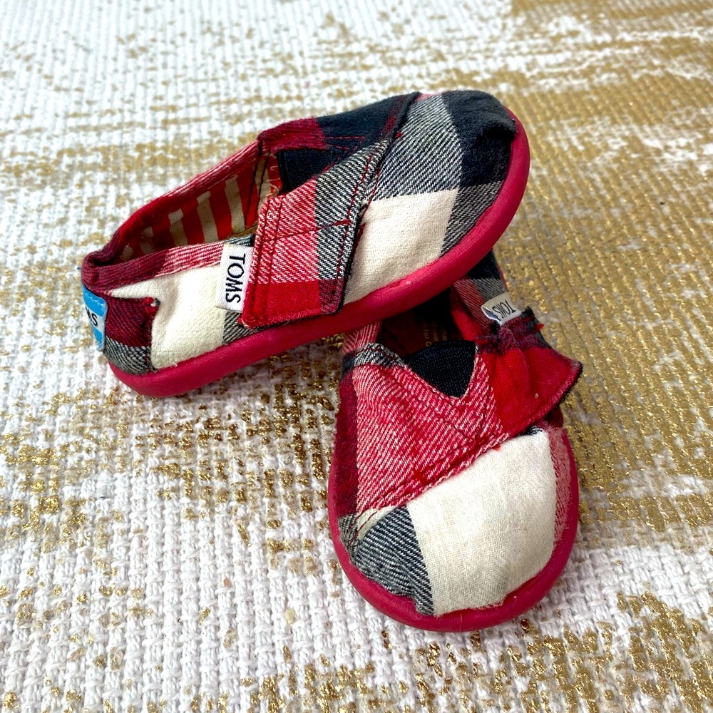 TOMS Baby Boy Black, Red & White Flannel Shoes | Size 4